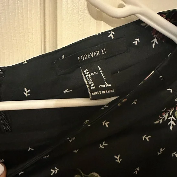 Forever21 floral skirt - Picture 2 of 2